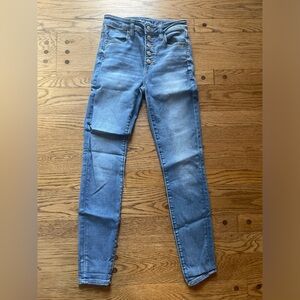 AMERICAN EAGLE ne(x)t level stretch jeans.